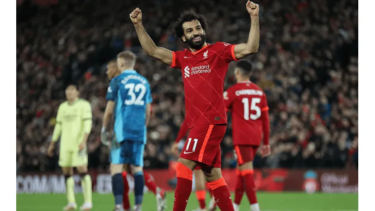 Salah celebra con Liverpool.