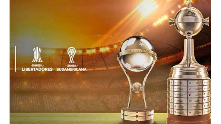 Trofeos de Copa Sudamericana y Libertadores.