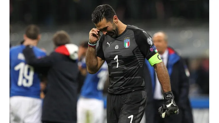 Gianluigi Buffon, desconsolado ante la eliminación de Italia para Rusia 2018.