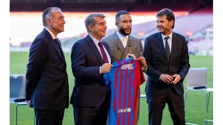 Joan Laporta y Matheu Alemany en la presentación de Memphis Depay.