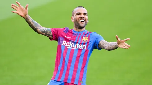 Dani Alves en su presentación con Barcelona.