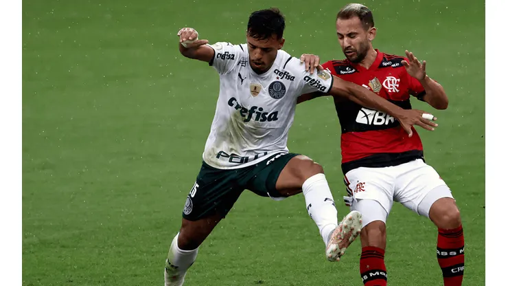 Palmeiras y Flamengo en acción.