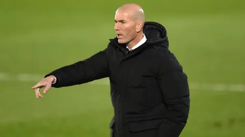 Zidane vuelve a coquetear con la chance de dirigir a Manchester United.