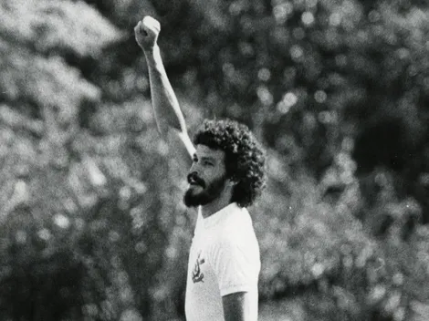 El puño de la resistencia contra el racismo, el mismo que Sócrates utilizó contra la dictadura militar