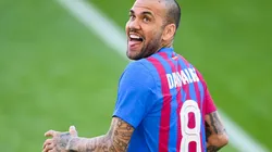 Dani Alves en su presentación en Barcelona.