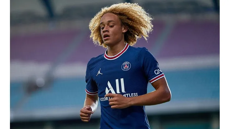 Simons en acción con PSG.