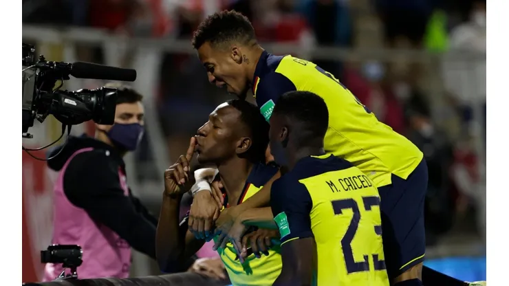 Pervis Estupiñán, el autor del primer gol de Ecuador.
