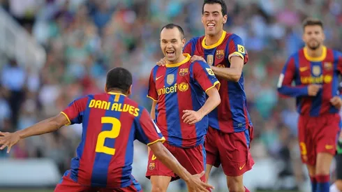 Andrés Iniesta y Dani Alves en Barcelona, 2010.