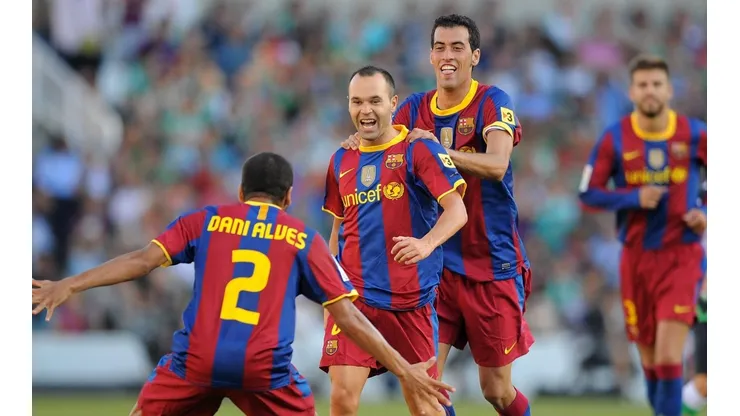 Andrés Iniesta y Dani Alves en Barcelona, 2010.