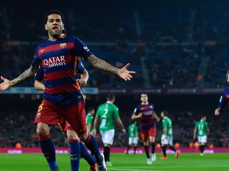 Video | Dani Alves y un discurso emotivo a sus compañeros en su llegada a Barcelona