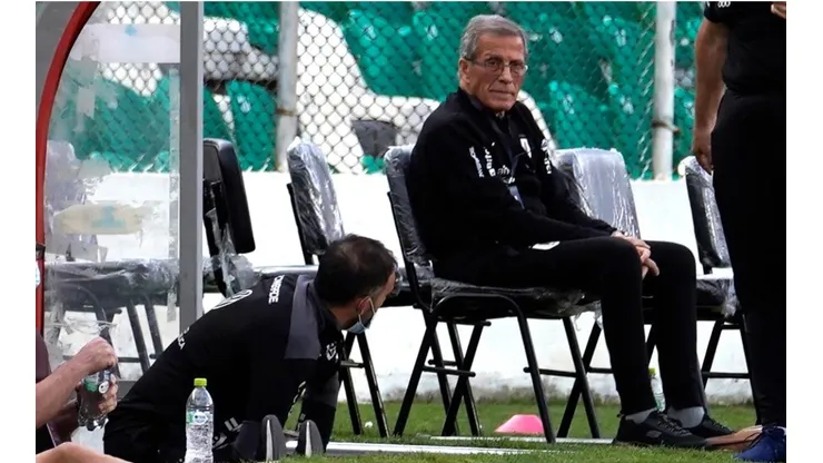 Óscar Tabárez y una nueva derrota de la selección de Uruguay