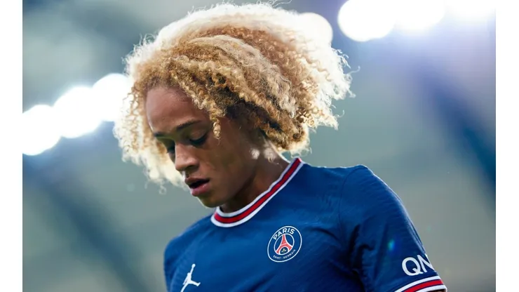 Xavi Simons en un encuentro con PSG.