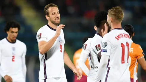 Harry Kane y Smith Rowe celebrando la clasificación.