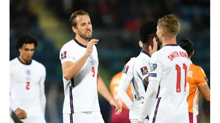 Harry Kane y Smith Rowe celebrando la clasificación.