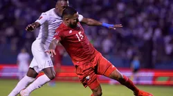 Acción de juego entre Honduras y Panamá.