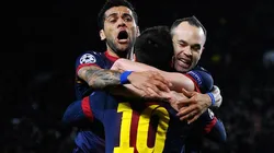 Festejo de Alves, Messi e Iniesta.