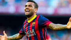 Festejo de gol de Alves.