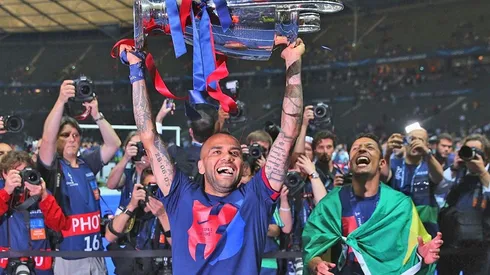 Alves en festejo de título.