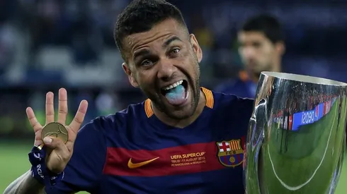 Barcelona anuncia la vuelta de Dani Alves.