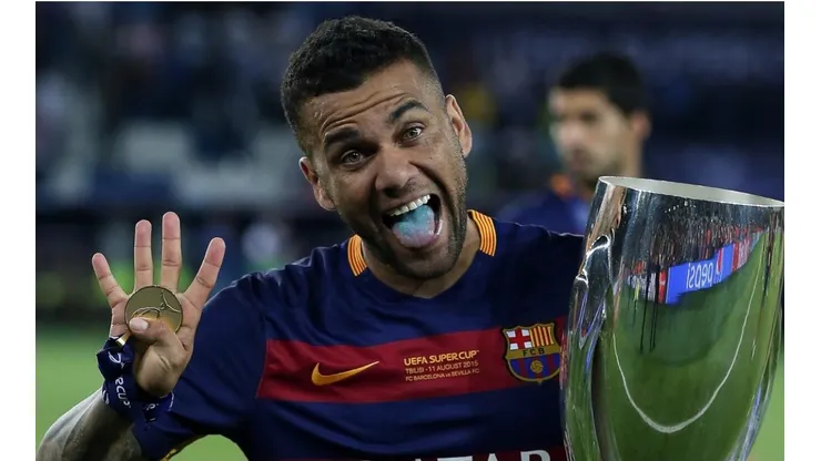 Barcelona anuncia la vuelta de Dani Alves.