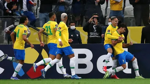 Festejo de gol de Brasil.