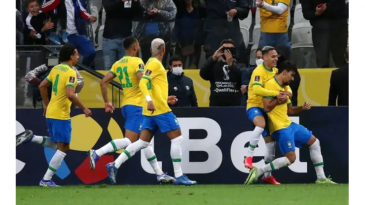 Festejo de gol de Brasil.