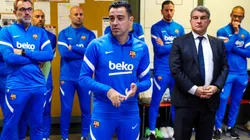Xavi Hernández junto a Joan Laporta en su primer día en Barcelona.