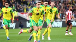 Festejo de gol de Norwich.