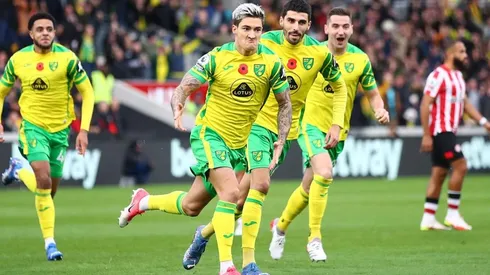 Festejo de gol de Norwich.