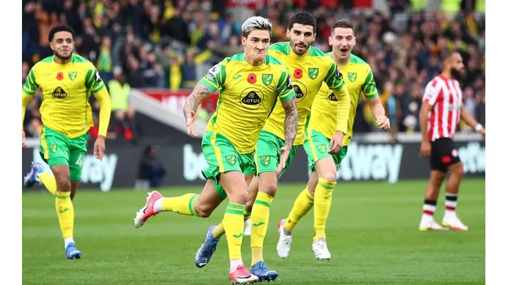Festejo de gol de Norwich.