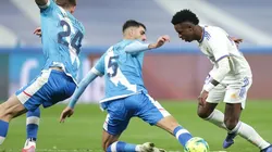 Acción de juego entre Real Madrid y Rayo Vallecano.