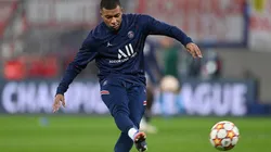 Mbappé en calentamiento con PSG.