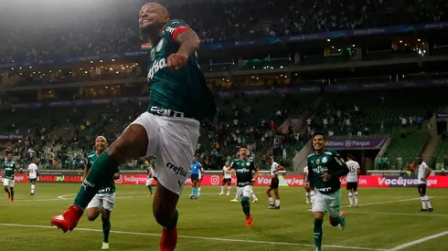 Felipe Melo celebrando para Palmeiras.