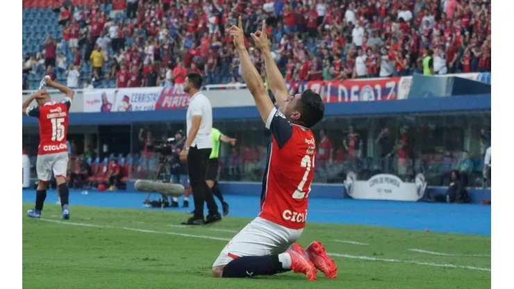 Claudio Aquino, el autor del gol del partido.