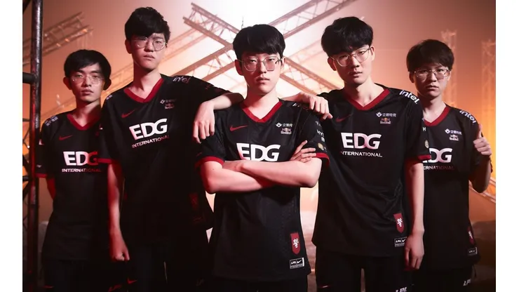 EDG vence 3-2 a Gen.G y es finalista de Worlds 2021