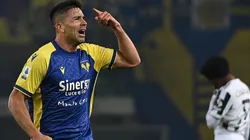 Gio Simeone en festejo de gol.