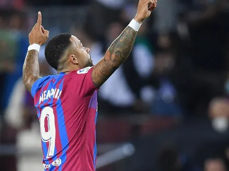 Infernal golazo de media distancia de Memphis Depay para Barcelona