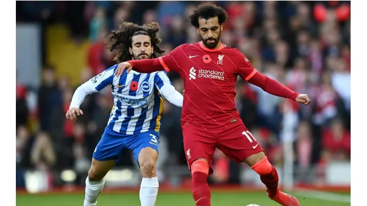 Salah y Cucurella, figuras de Liverpool y Brighton.