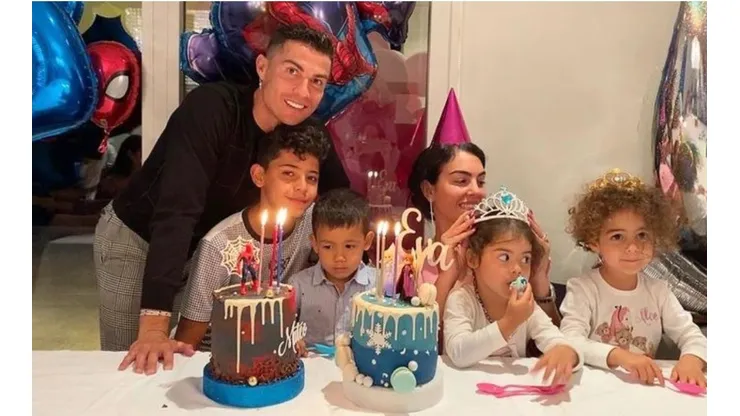 Cristiano Ronaldo, junto a Georgina Rodríguez y sus hijos.