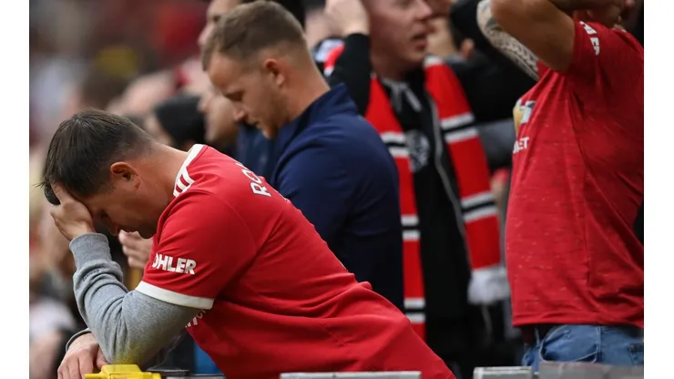Los hinchas de Manchester United ante la brutal goleada de Liverpool.
