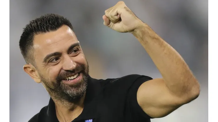 Xavi Hernández celebra uno de sus títulos en Qatar.