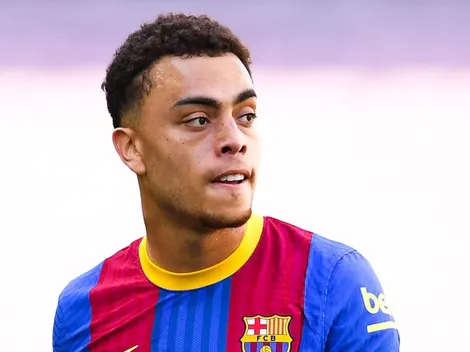 Video | Sergiño Dest falló un gol imposible en El Clásico y todos se agarraron la cabeza