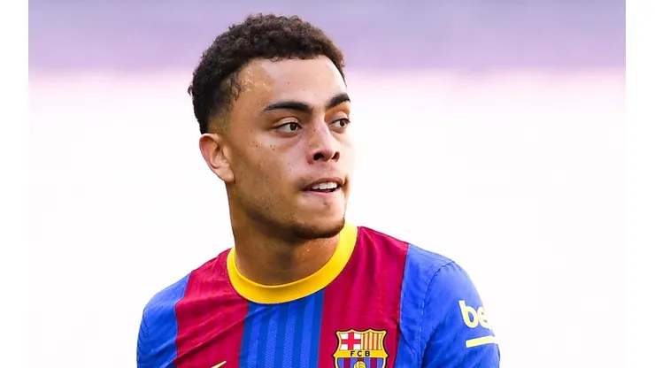 Sergiño Dest y un fallo increíble para Barcelona.
