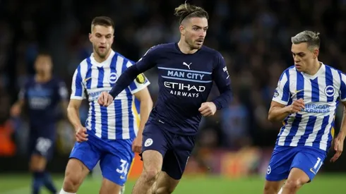 Manchester City remata a Brighton para seguir de cerca a Chelsea.