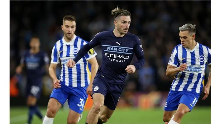 Manchester City remata a Brighton para seguir de cerca a Chelsea.