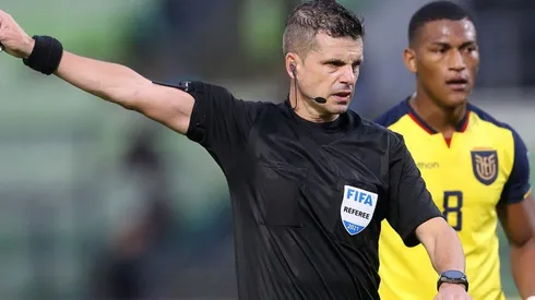 Andrés Cunha en partido de Eliminatorias.