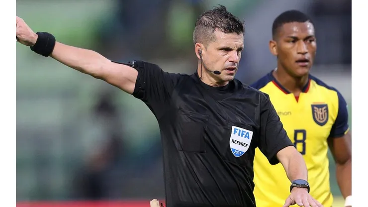 Andrés Cunha en partido de Eliminatorias.