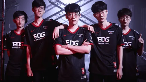 EDG pasa a las semifinales de Worlds 2021 tras un fantástico duelo con RNG