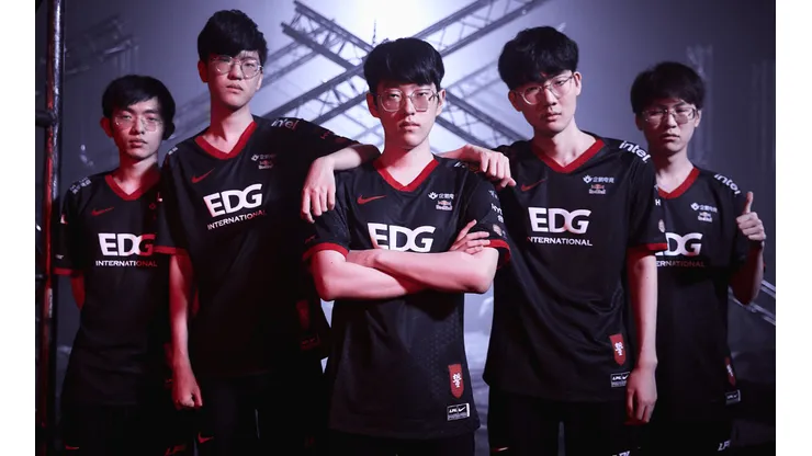 EDG pasa a las semifinales de Worlds 2021 tras un fantástico duelo con RNG