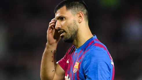 Sergio Aguero en un encuentro con Barcelona.